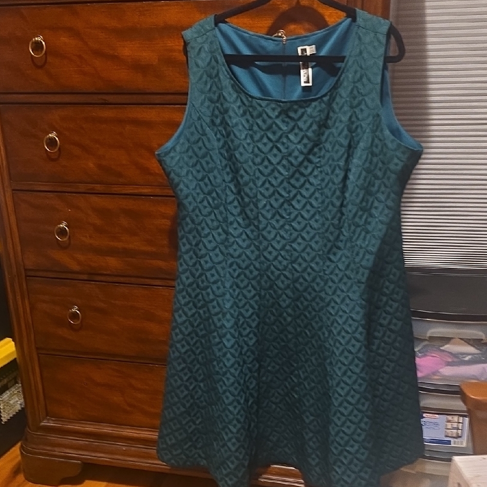 Julian Taylor Green Textured Midi Dress